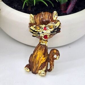 Retro Enamel Cat Brooch with Crystals in Gold-tone